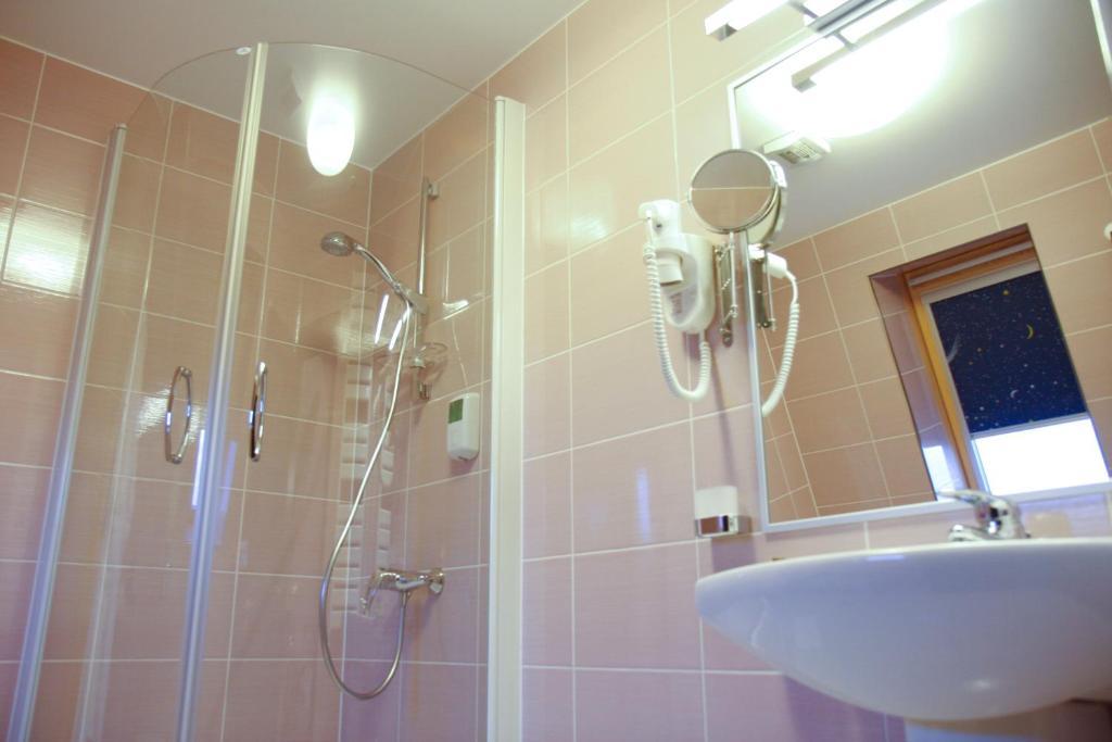 Hotel Anna Junior Targu Jiu Bilik gambar