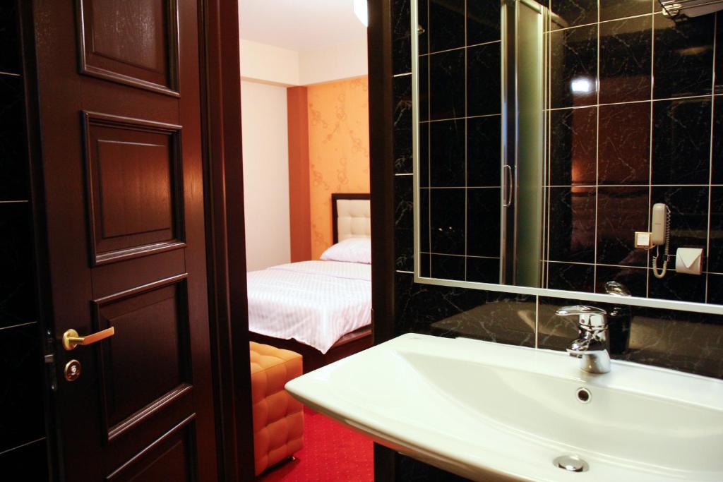 Hotel Anna Junior Targu Jiu Bilik gambar